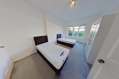 3 bedroom flat to rent, Muirdrum Avenue, Glasgow, G52