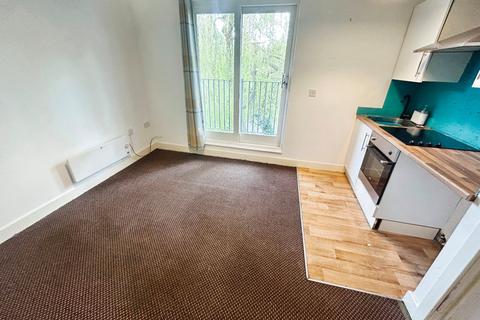 2 bedroom flat to rent, Brantingham Road, Manchester, Greater Manchester, M16