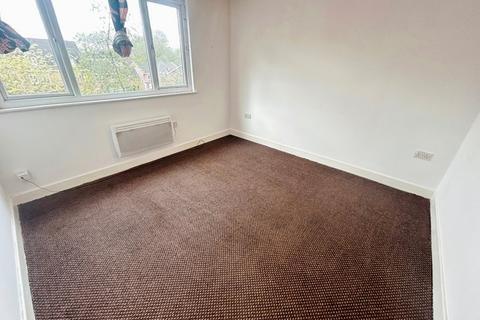 2 bedroom flat to rent, Brantingham Road, Manchester, Greater Manchester, M16