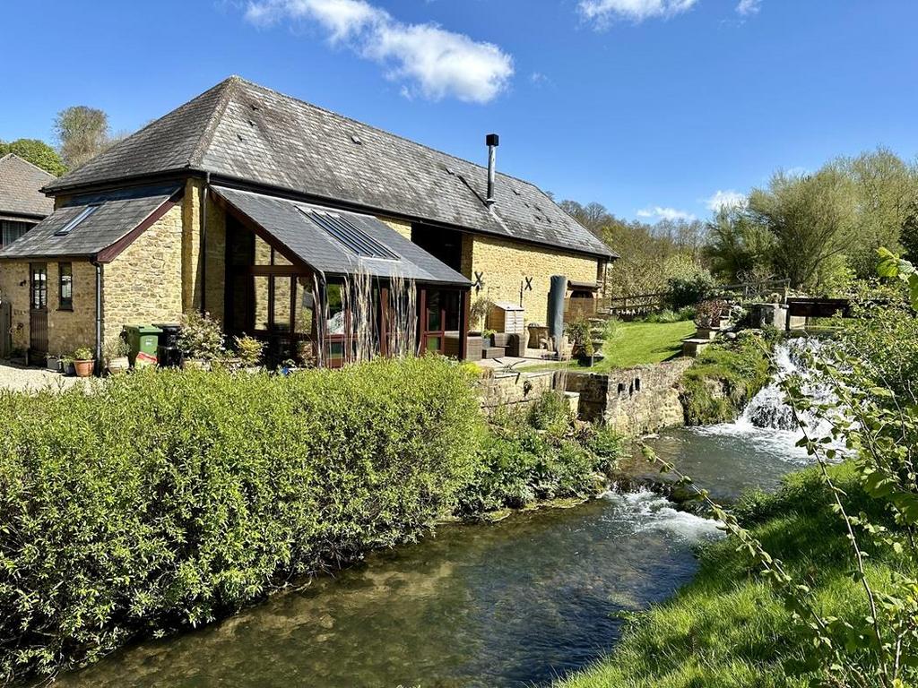 Downyard, Compton Pauncefoot, Somerset, BA22 4 bed barn conversion for