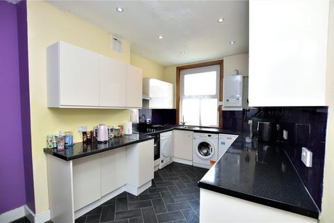 2 bedroom apartment for sale, Ingatestone Road, London, SE25
