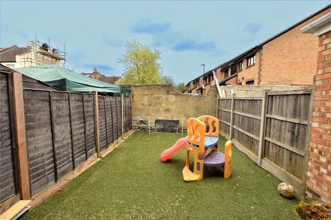 2 bedroom apartment for sale, Ingatestone Road, London, SE25