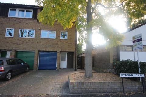 3 bedroom end of terrace house to rent, Station Yard, Twickenham, TW1