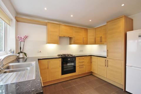 3 bedroom end of terrace house to rent, Station Yard, Twickenham, TW1
