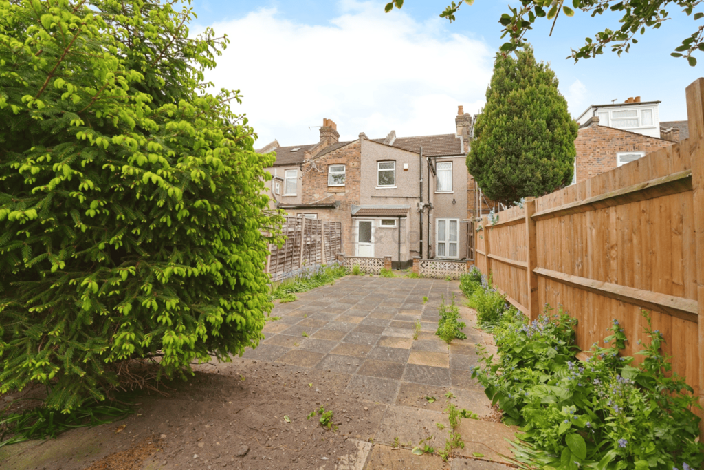 Ley Street, ILFORD, IG1 2 bed terraced house for sale £475,000