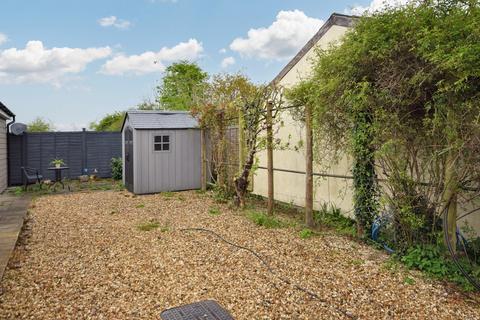 2 bedroom detached bungalow to rent, Green Lane, Badshot Lea, Farnham, GU9