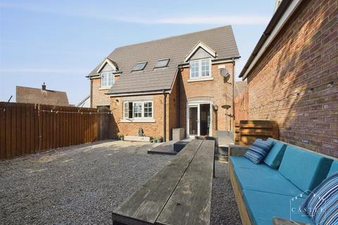 4 bedroom detached house for sale, Gold Close, Hinckley