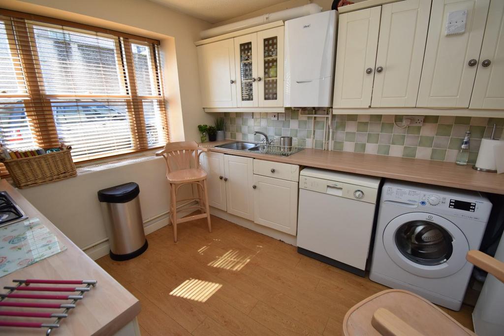 Kitchen (2).JPG