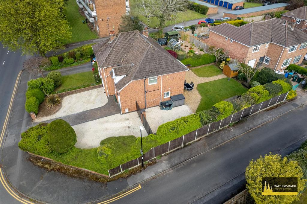 Front Garden &amp; Driveway
