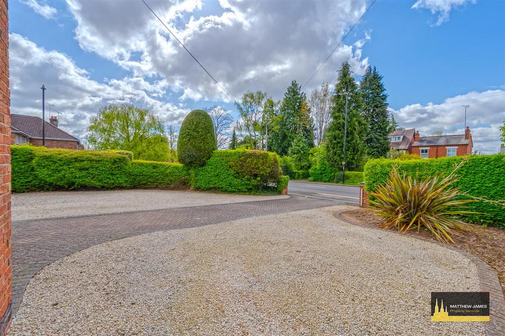 Front Garden &amp; Driveway