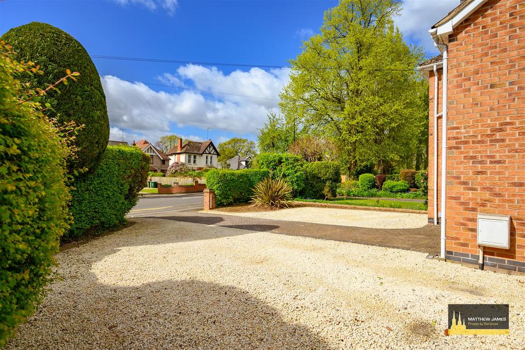 Front Garden &amp; Driveway