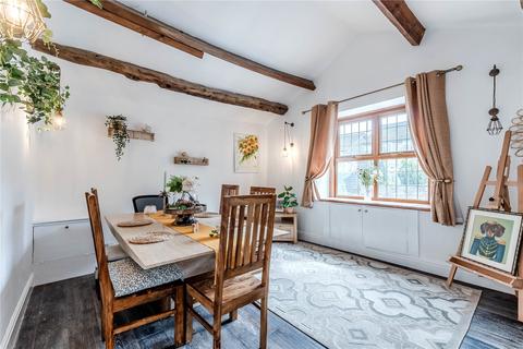 21 Long Row, Horsforth, Leeds, LS18 5AA