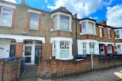 3 bedroom flat to rent, Briscoe Road, Colliers Wood SW19