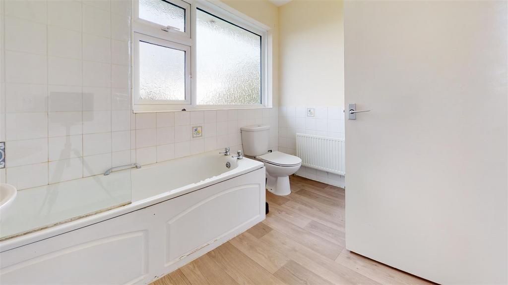 Augusta-Close-Bathroom.jpg