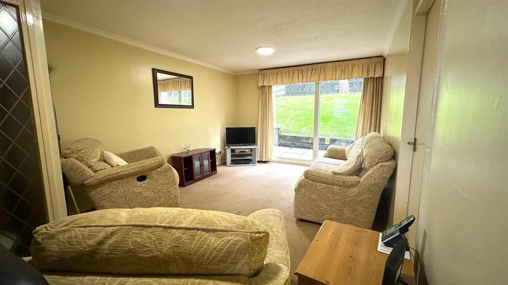 Leach Green Lane, Birmingham B45 2 bed flat for sale £145,000