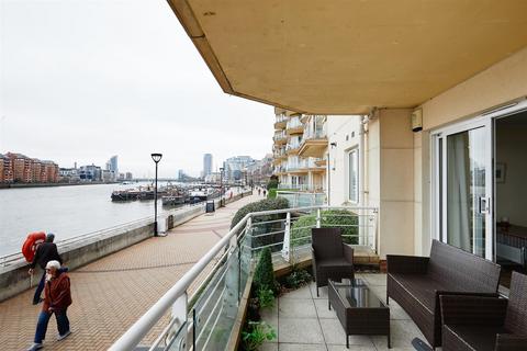 2 bedroom apartment to rent, Riverside Plaza, Battersea, SW11