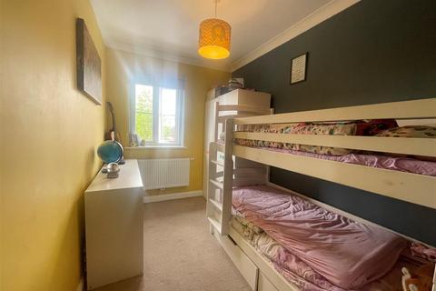 2 bedroom maisonette to rent, Fox Court, Aldershot GU12