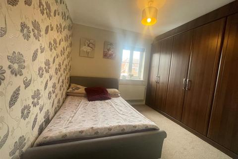 2 bedroom maisonette to rent, Fox Court, Aldershot GU12
