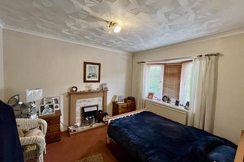 3 bedroom detached bungalow for sale, Cwmamman Road, Glanamman, Ammanford