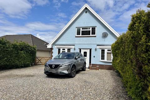 3 bedroom detached bungalow for sale, Cwmamman Road, Glanamman, Ammanford