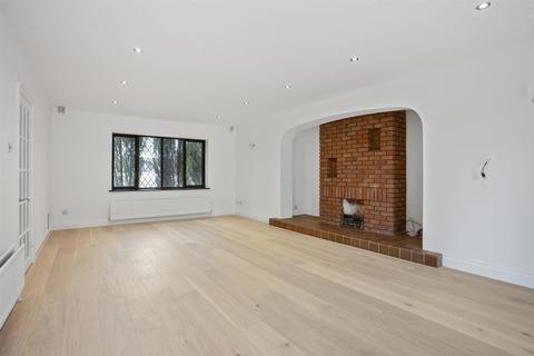 3 Grove Shaw, Kingswood, Tadworth, KT20 6QL