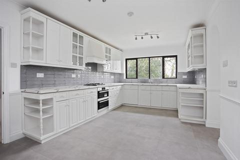 3 Grove Shaw, Kingswood, Tadworth, KT20 6QL