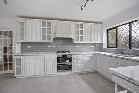 3 Grove Shaw, Kingswood, Tadworth, KT20 6QL