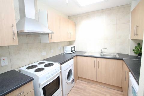 1 bedroom terraced house to rent, Old Groveway, Simpson