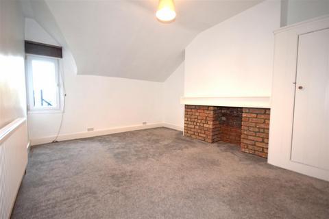 1 bedroom apartment to rent, Queens Road, Twickenham
