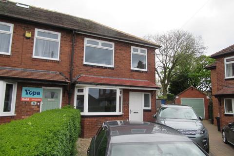 3 bedroom end of terrace house to rent, Pinfold Hill, Leeds LS15