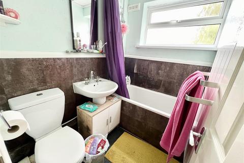 125 Apperley Way, Halesowen, B63 2XP