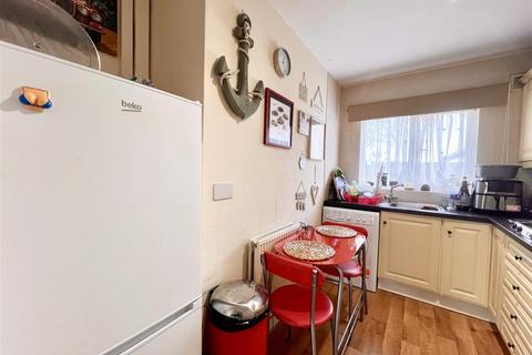 1 bedroom flat for sale, Ladywood Close, Brierley Hill