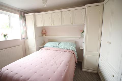 2 bedroom semi-detached bungalow for sale, Austhorpe Court, Leeds LS15