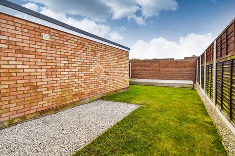 4 Green Meadow Close, Wombourne, Wolverhampton, WV5 8JN