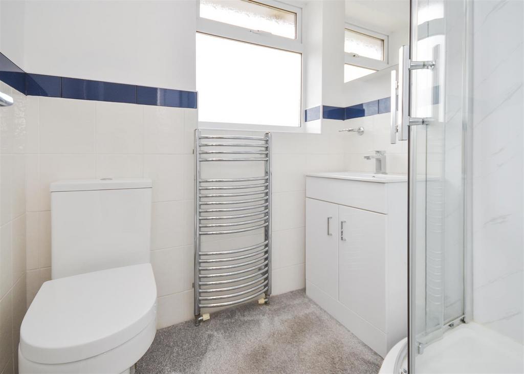 4 Green Meadow Close - Bathroom.jpg