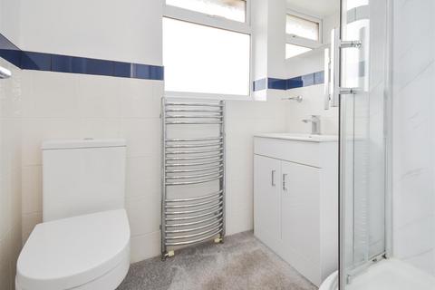 4 Green Meadow Close, Wombourne, Wolverhampton, WV5 8JN