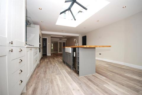4 bedroom terraced house to rent, 27 Eastgate, Cowbridge, Vale of Glamorgan, CF71 7EL
