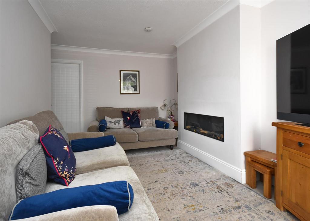 9 Forge Leys - Living Room (2).jpg