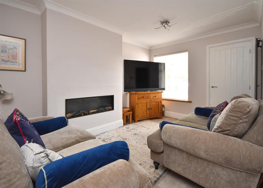 9 Forge Leys - Living Room.jpg