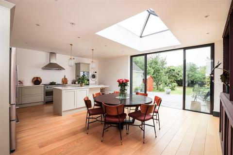 Segton, 66 Broadway, Llanblethian, Cowbridge, CF71 7EW