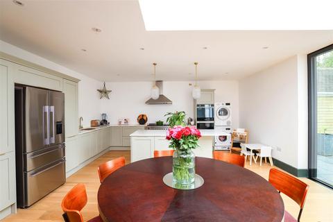 Segton, 66 Broadway, Llanblethian, Cowbridge, CF71 7EW