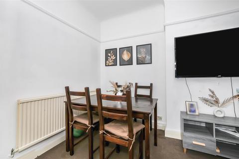 2 bedroom flat for sale, Osterley Court, Isleworth