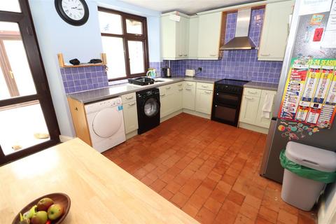 4 bedroom end of terrace house for sale, Orchard Road, Finedon NN9