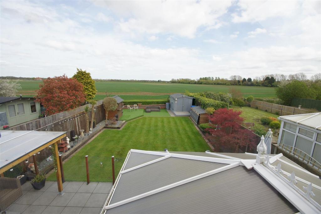 The Parkway, Willerby HU10 4 bed detached house for sale £359,950