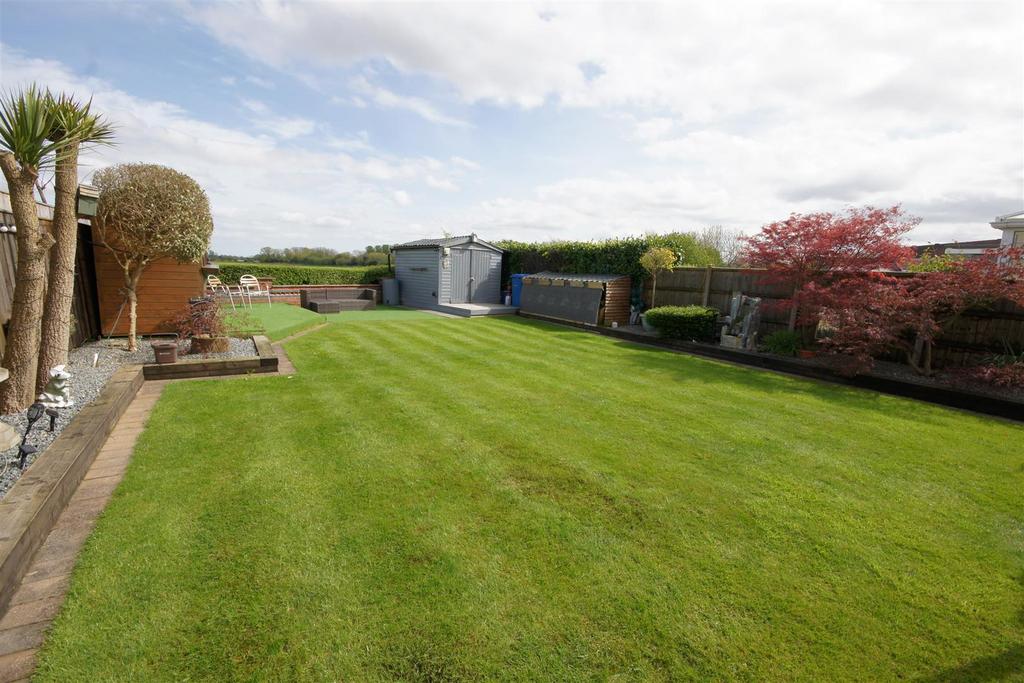 The Parkway, Willerby HU10 4 bed detached house for sale £359,950