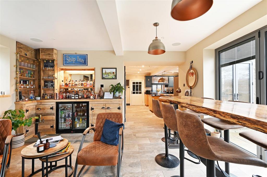 Family room/bar
