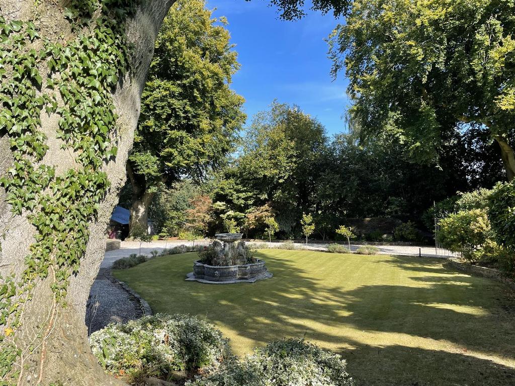 Front garden.jpg