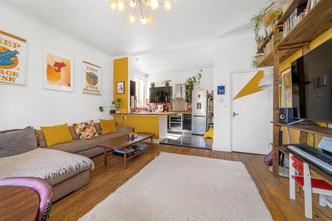 3 bedroom flat for sale, Rosendale Road, West Dulwich, SE21