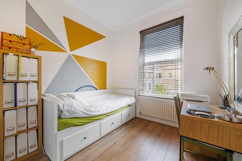 3 bedroom flat for sale, Rosendale Road, West Dulwich, SE21