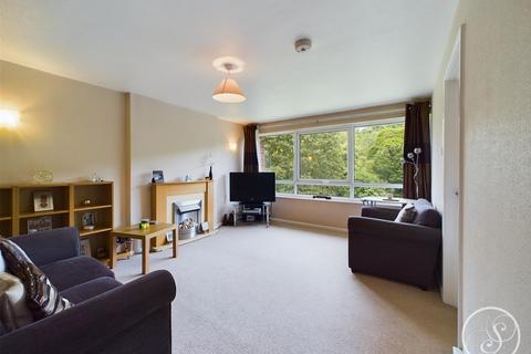 2 bedroom flat for sale, Gledhow Court, Leeds